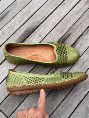 Volks Walkers patterned green leather flats